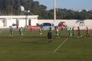 Ανακοίνωση εν ώρα αγώνα/Καταγγέλλει τη διαιτησία 