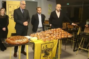 Η κοπή της βασιλόπιτας και τα μηνύματα Αρβανίτη