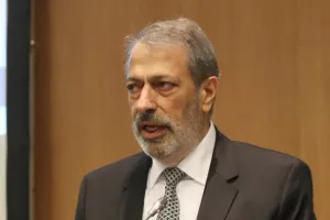 Πανηγυρίζει... ο Υπουργός!