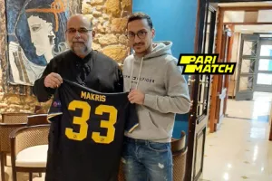 Η φανέλα του Μακρή σε Ιερέα