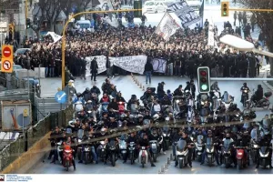 Μηχανοκίνητη πορεία οπαδών του ΠΑΟΚ – Διαμαρτυρήθηκαν έξω από τα γραφεία της ΝΔ