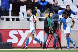 Δεύτερη νίκη και "γαλάζια" η πρόκριση... (φώτος)