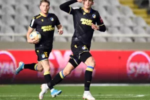 Δεύτερη νίκη και "γαλάζια" η πρόκριση... (φώτος)