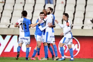 Δεύτερη νίκη και "γαλάζια" η πρόκριση... (φώτος)