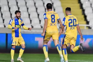 Καλή Χρονιά με ωραία μπάλα και 4άρα! (φώτος)