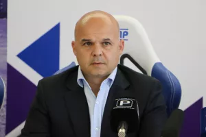 ΚΙΝΗΣΕΙΣ...