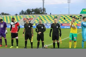 Τρία γκολ (και τρία δοκάρια!) και... βλέπει πρόκριση (φώτος)