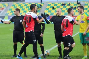 Τρία γκολ (και τρία δοκάρια!) και... βλέπει πρόκριση (φώτος)