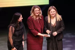 Πρέσβειρα Ευ Αγωνίζεσθαι η Κάλια Παπαδοπούλου