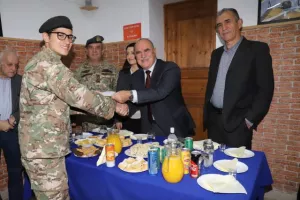 Ο Πρόεδρος του ΚΟΑ κοντά στους στρατευμένους αθλητές (φώτος)