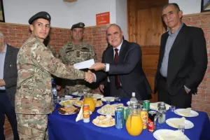Ο Πρόεδρος του ΚΟΑ κοντά στους στρατευμένους αθλητές (φώτος)