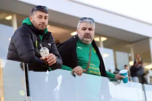 ΠΡΩΤΟ "τρίποντο" σε ντέρμπι και... άλμα! (Φώτος)