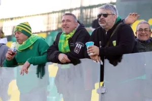 ΠΡΩΤΟ "τρίποντο" σε ντέρμπι και... άλμα! (Φώτος)