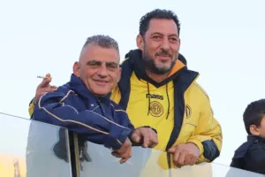 ΠΡΩΤΟ "τρίποντο" σε ντέρμπι και... άλμα! (Φώτος)