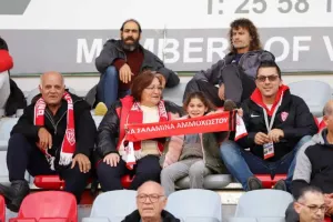 "Ερυθρόλευκη" πρόκριση... μέσω ΑΝΑΤΡΟΠΗΣ! (Φώτος)