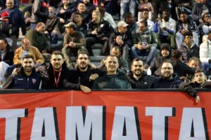 "Ερυθρόλευκη" πρόκριση... μέσω ΑΝΑΤΡΟΠΗΣ! (Φώτος)
