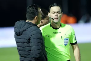 Τα είπε με ΣΩΤΗΡΙΟΥ (2)