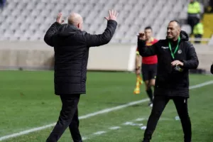 ΠΡΑΣΙΝΟ το ντέρμπι και... φωτιά στην κορυφή! (φώτος)