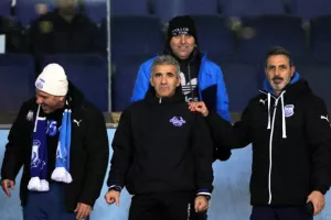 Ο Μπένσοπ είπε "καλησπέρα" και έδωσε προβάδισμα! (φώτος)
