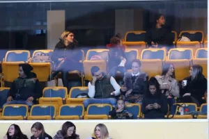 ΜΑΤΣΑΡΑ με... απ' όλα και "ερυθρόλευκο" φινάλε! (Φώτος)