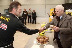 Ο Μελισσανίδης έκοψε την πίτα στα Σπάτα