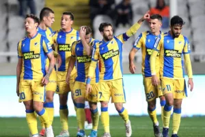 Καλή Χρονιά με ωραία μπάλα και 4άρα! (φώτος)