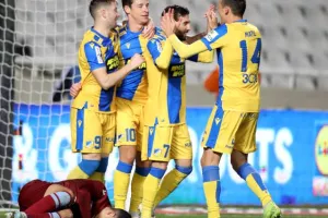 Καλή Χρονιά με ωραία μπάλα και 4άρα! (φώτος)