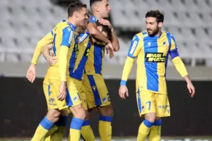 Καλή Χρονιά με ωραία μπάλα και 4άρα! (φώτος)
