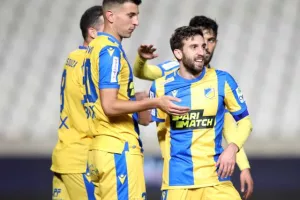 Καλή Χρονιά με ωραία μπάλα και 4άρα! (φώτος)