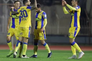 ΑΠΟΕΛ με εμφάνιση, ΓΚΟΛ και τρίποντο! (φώτος)