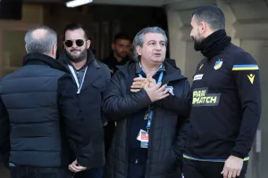 Μερκής... στον πάγκο Απόλλωνα (φώτος)