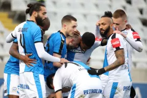 Δεύτερη νίκη και "γαλάζια" η πρόκριση... (φώτος)