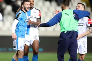 Δεύτερη νίκη και "γαλάζια" η πρόκριση... (φώτος)