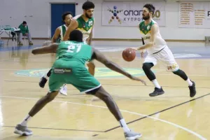 Πετρολίνα ΑΕΚ/Νίκησε την Ομόνοια και ανέβηκε δεύτερη (φώτος)