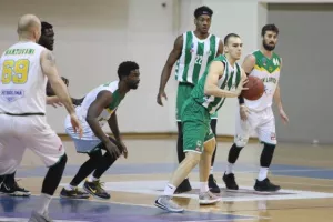 Πετρολίνα ΑΕΚ/Νίκησε την Ομόνοια και ανέβηκε δεύτερη (φώτος)