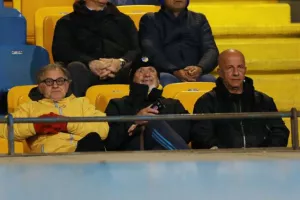 Ο Μπένσοπ είπε "καλησπέρα" και έδωσε προβάδισμα! (φώτος)