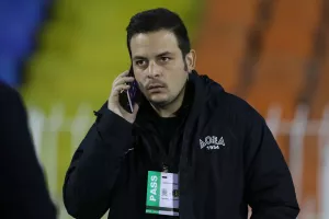 Στα τηλέφωνα...