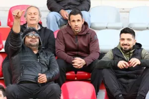 "Ερυθρόλευκη" πρόκριση... μέσω ΑΝΑΤΡΟΠΗΣ! (Φώτος)