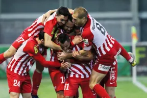 "Ερυθρόλευκη" πρόκριση... μέσω ΑΝΑΤΡΟΠΗΣ! (Φώτος)