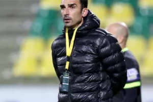 Τρία γκολ (και τρία δοκάρια!) και... βλέπει πρόκριση (φώτος)