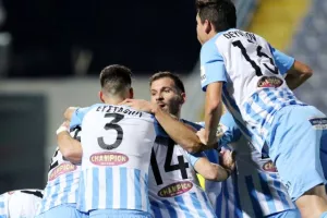ΑΕΚΑΡΑ… με τρελή ανατροπή και καρέ Τρισκόφσκι!! (φώτος) 