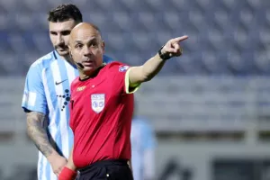 ΑΕΚΑΡΑ… με τρελή ανατροπή και καρέ Τρισκόφσκι!! (φώτος) 