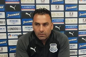 Είπε... χαμογελώντας 