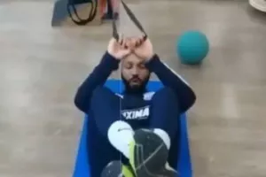 ΕΝΣΟΥΕ/ Ορεξάτος και... Never give up (Φώτος)