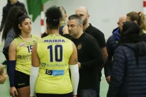 Ανατροπάρα... στο ντεμπούτο του Γιαπάνη! (φώτος)