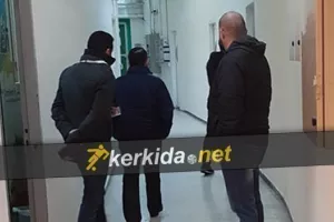 Στ' αποδυτήρια ο Νίκος Κίρζης...