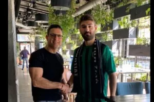 ΔΙΑΘΕΣΙΜΟΣ με Ομόνοια