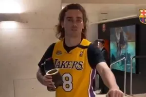 Με φανέλα Kobe