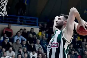 Ενοχλήσεις στον ώμο ο Παπαγιάννης