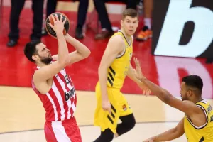 Παπανικολάου: «Αν δεν πίστευα ότι προλαβαίνουμε τα πλέι οφ, δεν θα ήμουν εδώ»
